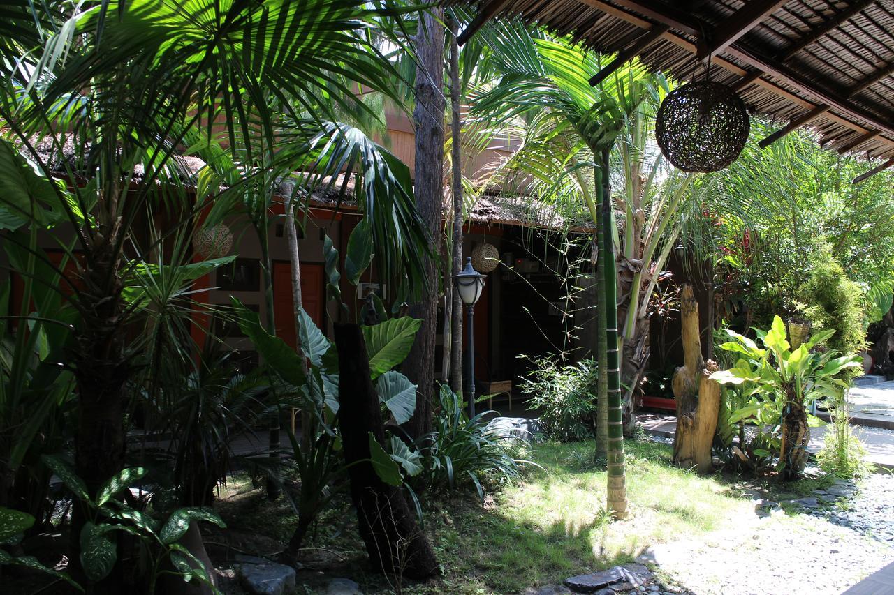 Lawaka Hotel Ampana Exterior photo