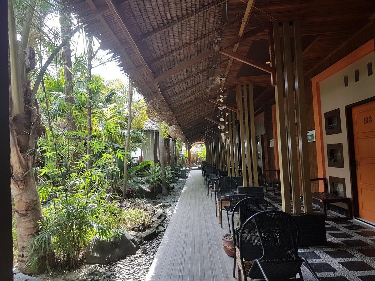 Lawaka Hotel Ampana Exterior photo