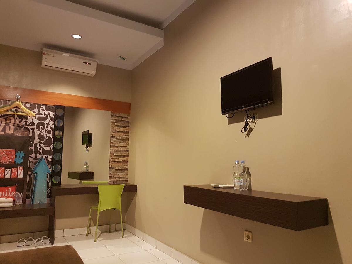 Lawaka Hotel Ampana Exterior photo