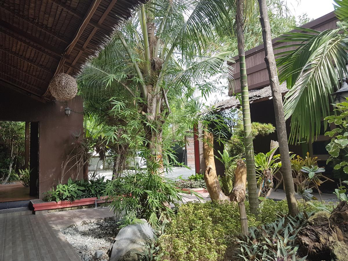 Lawaka Hotel Ampana Exterior photo